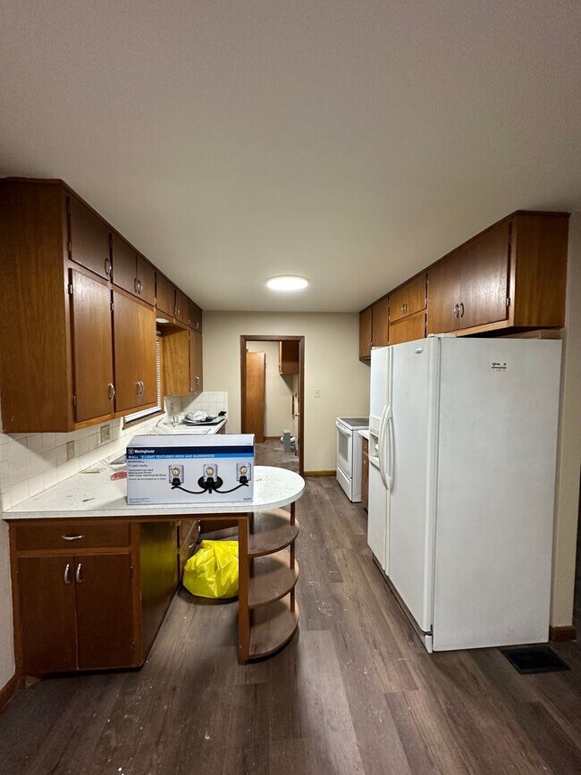 Building Photo - 3 Bedroom, 1.5 Bathroom House