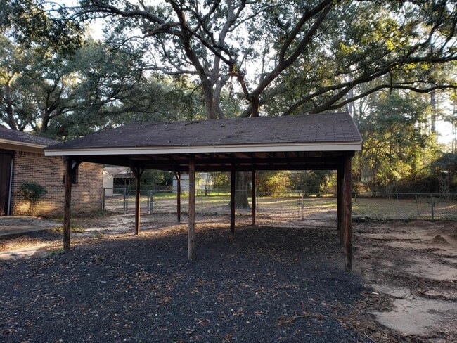 Building Photo - 5502 Pine Ridge Dr