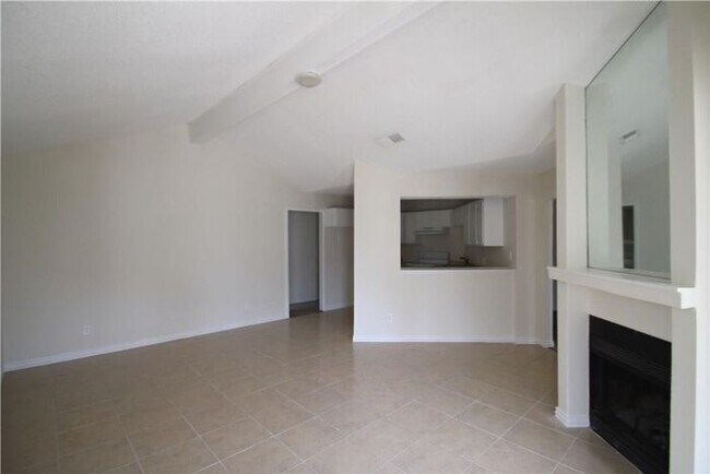 Foto del edificio - 1 story quad 3 way split bedrooms