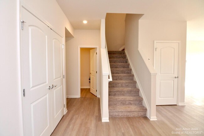 Building Photo - 1104 Salt Springs Dr