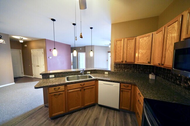 Building Photo - Modern 3-Bedroom Condo with Elevator Acces...
