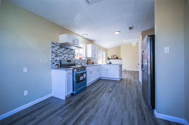 Foto del edificio - 13239 Carvel Ln