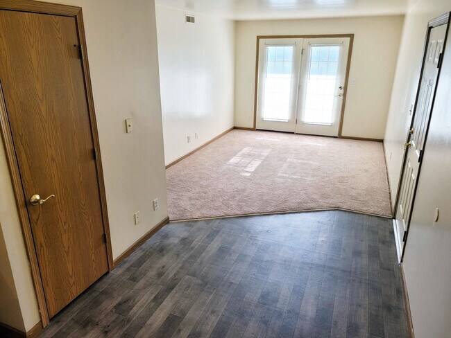 Foto del edificio - Kingsbury Campus Apartments