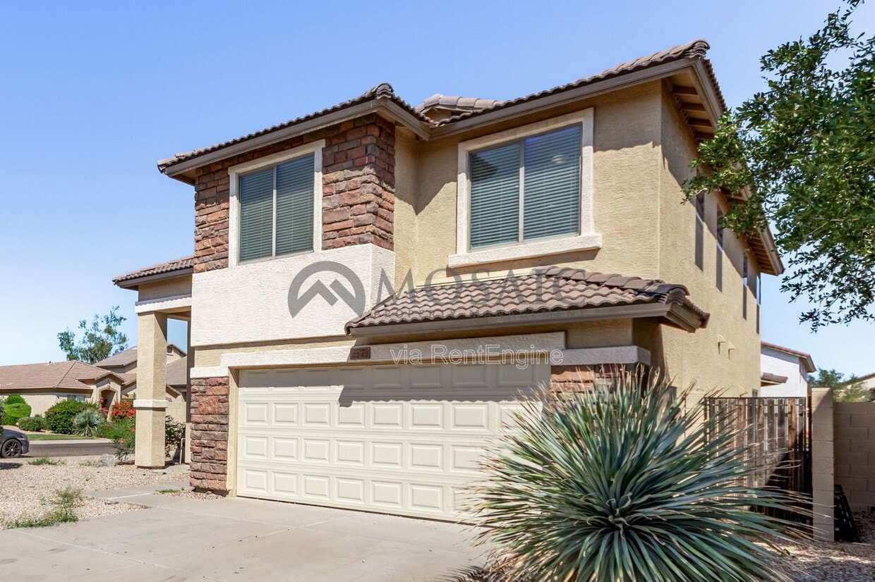 Foto principal - 2242 W Green Tree Dr
