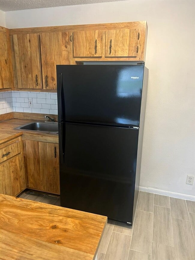 Building Photo - 5174 NE 6th Ave