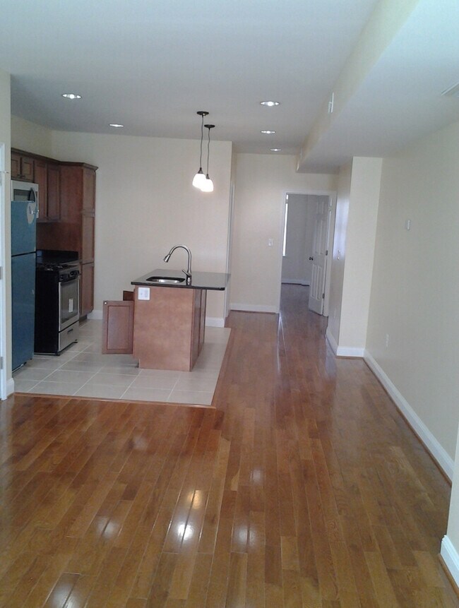 Foto del edificio - 1033 N Broadway