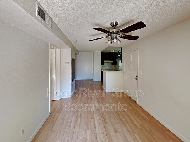 Foto del edificio - 129 Luna Grande Cir