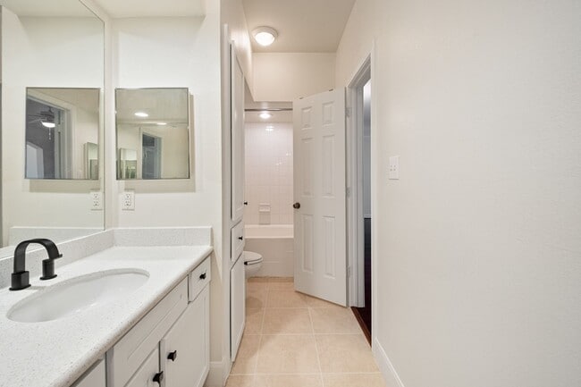Building Photo - Modern Condo Living Near Downtown Austin & Movie House Theater