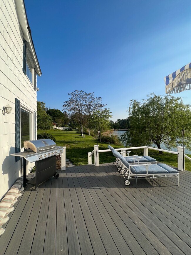 Foto del edificio - 329 Centre Island Rd