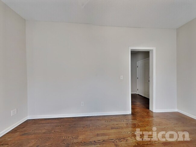 Foto del edificio - 2703 Kingsberry Ct