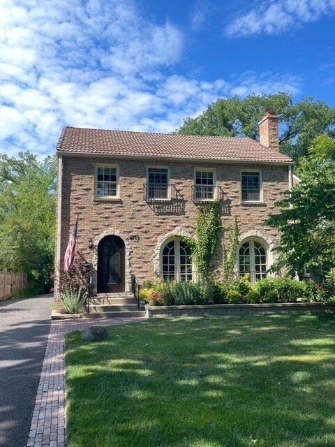Primary Photo - 403 Jackson Ave