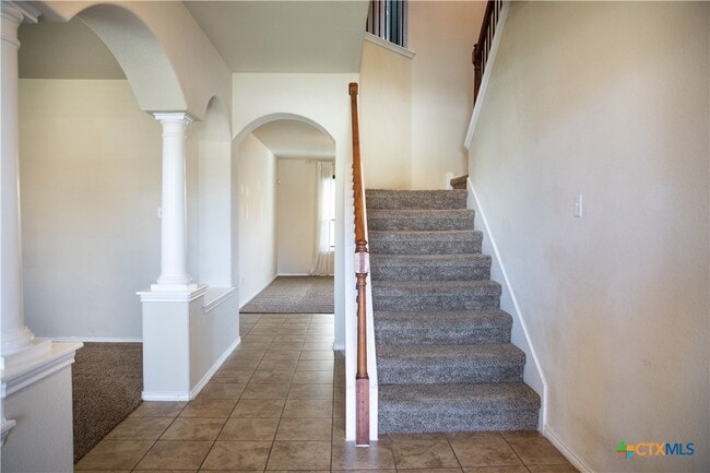 Foto del edificio - 6006 Ambrose Cir