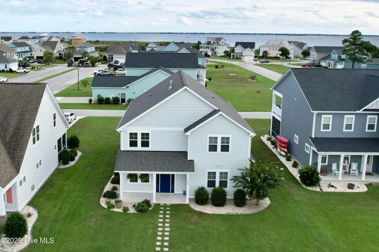 Foto principal - 102 Bogue Harbor Ct