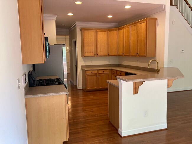 Building Photo - 510 Blue Lake Dr