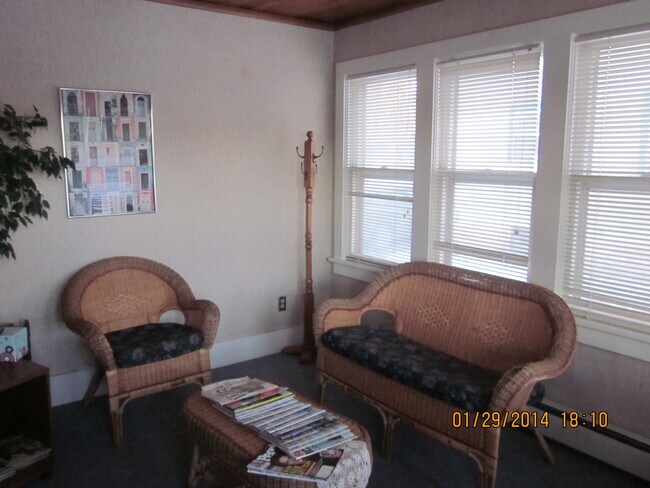 Foto del edificio - 626 E Bloomington St