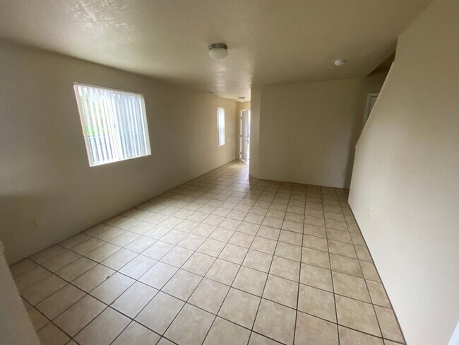 Foto del edificio - large 3 Bedroom 2.5 Bath Springfield duplex