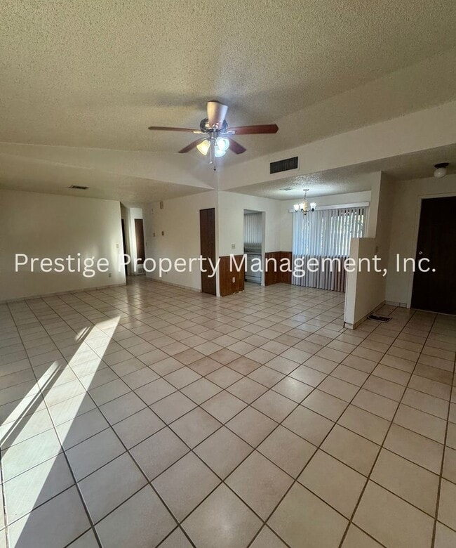 Building Photo - Charming Northwest Home With Fenced Yard