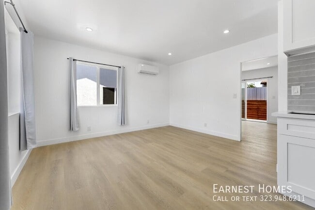 Building Photo - 19433 Valerio St
