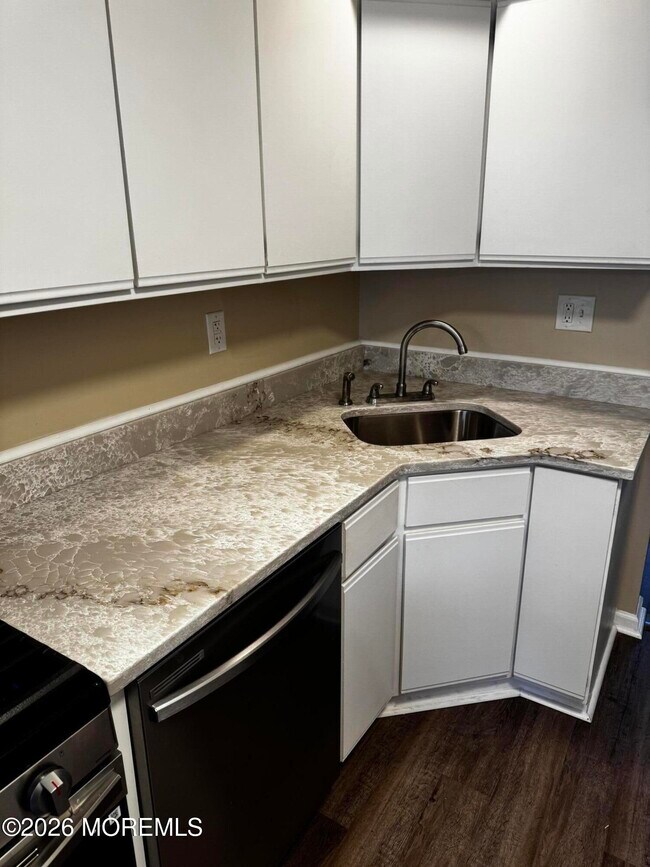 Foto del edificio - 905 Arlington Dr