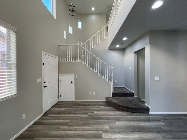 Foto del edificio - Gorgeous two-story single-family house