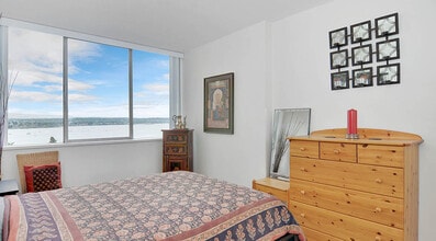 Building Photo - 1750 Davie St