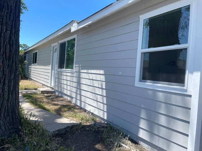 Foto del edificio - 2206 Spring St