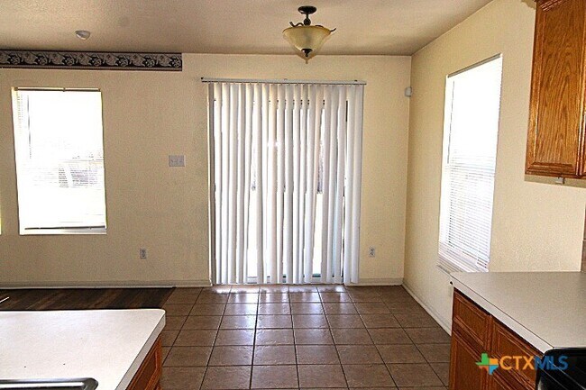 Foto del edificio - 5707 Schneider Dr