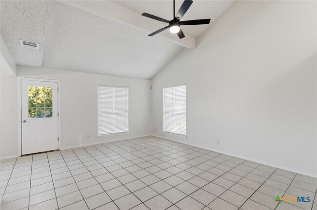 Foto del edificio - 115 Crest Dr