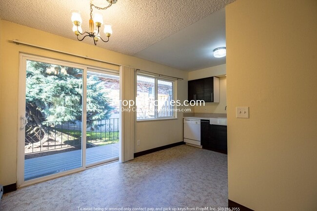 Foto del edificio - Two Bedroom Charmer in the Heart of Oregon City - Garage Included!