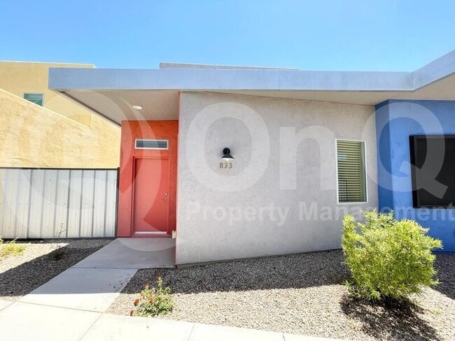 Building Photo - 833 E Park Modern Dr