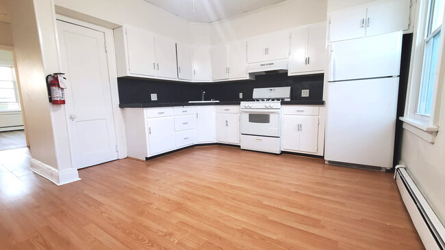 Building Photo - 544 Outwater Ln