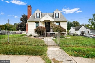 Building Photo - 624 Armstrong Ave