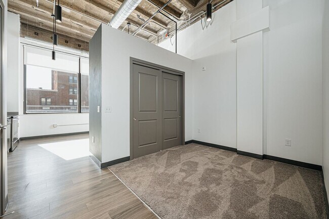 Interior Photo - Vera on Broad