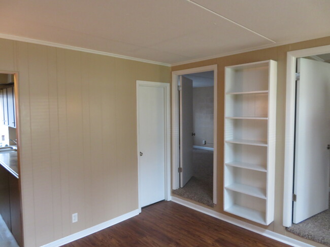 Dining Area - Highland Avenue Apartments