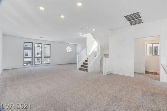 Foto del edificio - 8149 Sara Bay St