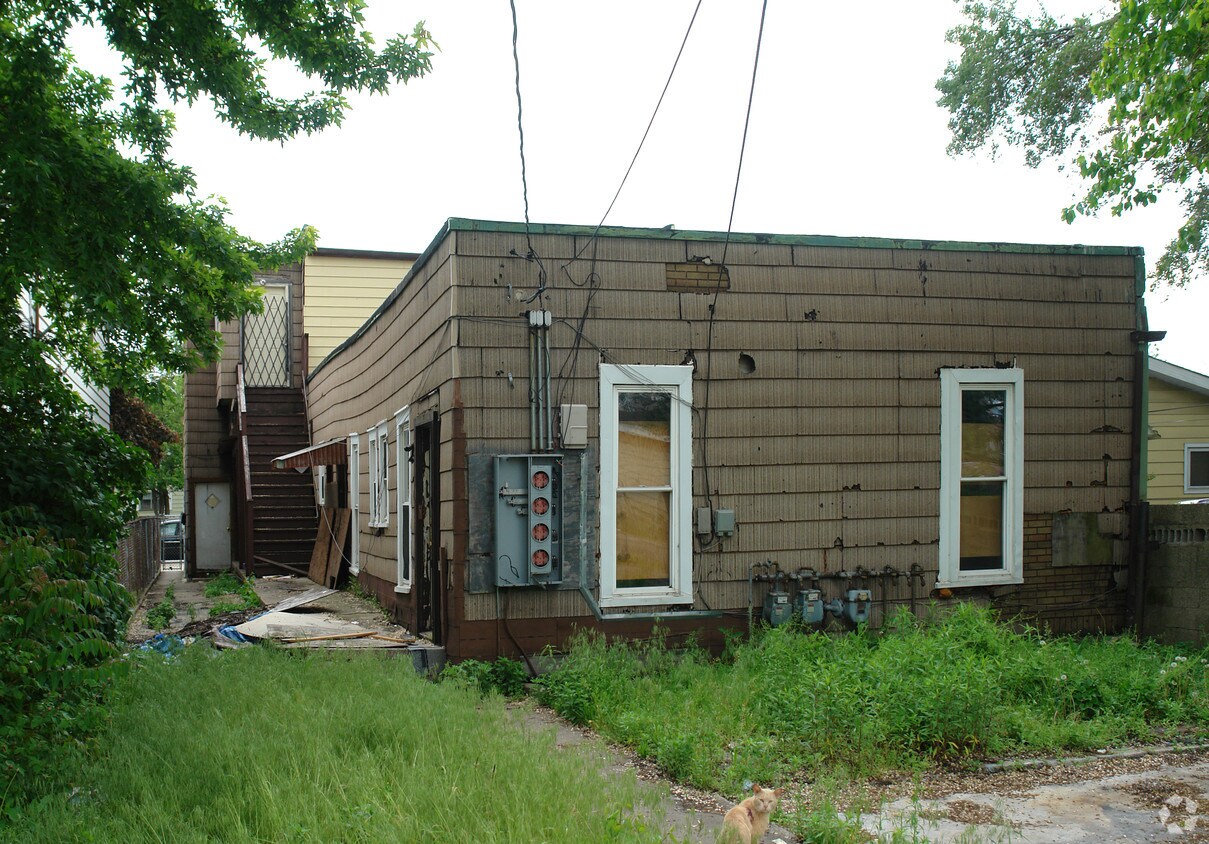 Building Photo - 3830 Catalpa St