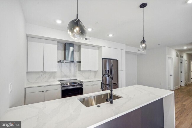 Foto del edificio - 1521 Varnum St NW