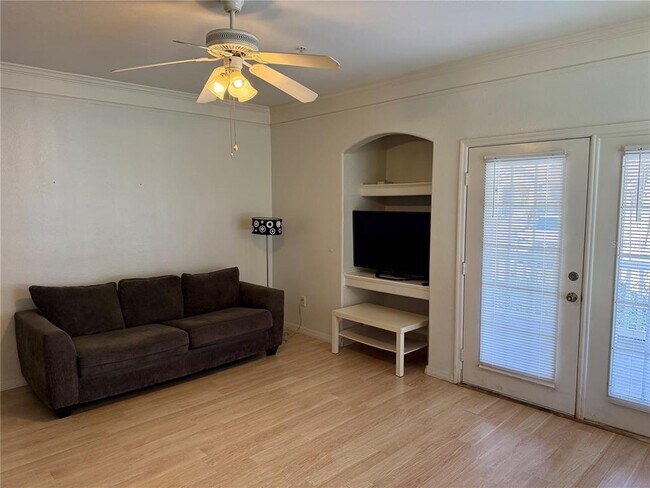 Foto del edificio - 3213 Greenwich Village Blvd