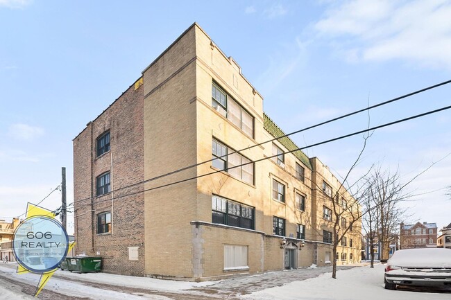 Building Photo - 827 W Wrightwood Ave