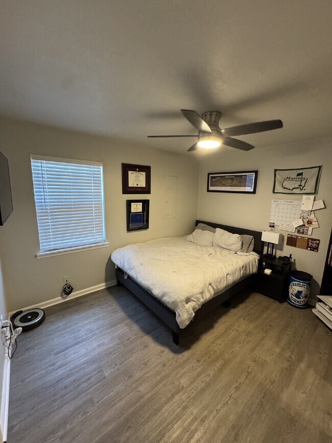 Foto del edificio - Cozy 2 bedroom 2 bathroom house near campus