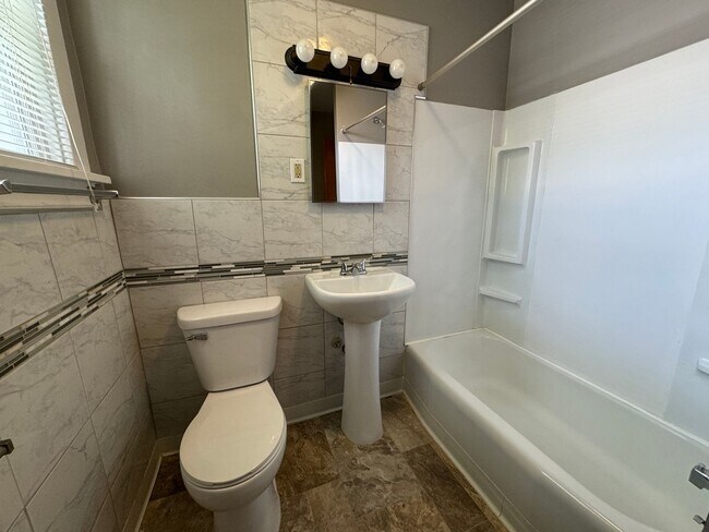 Foto del edificio - 302 S Prairie St
