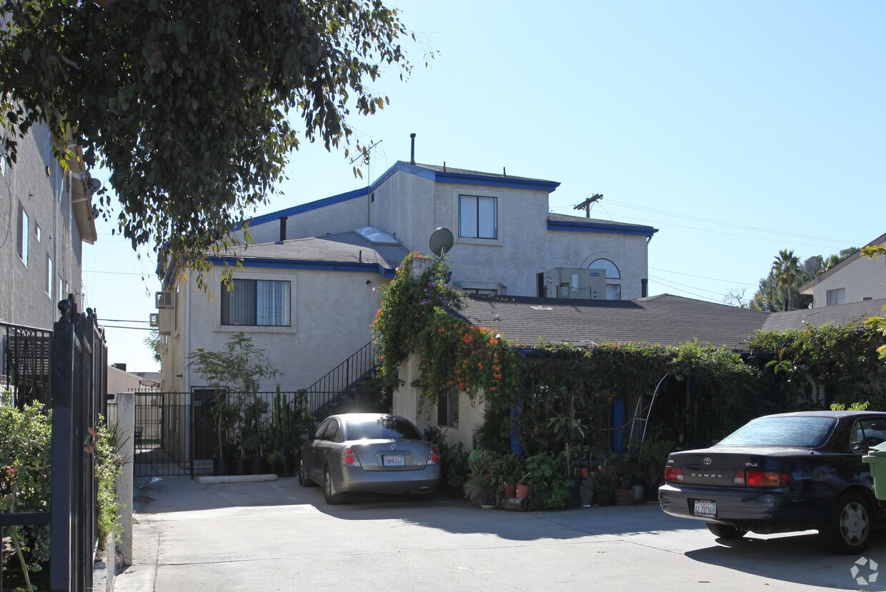 Building Photo - 11206 Victory Blvd