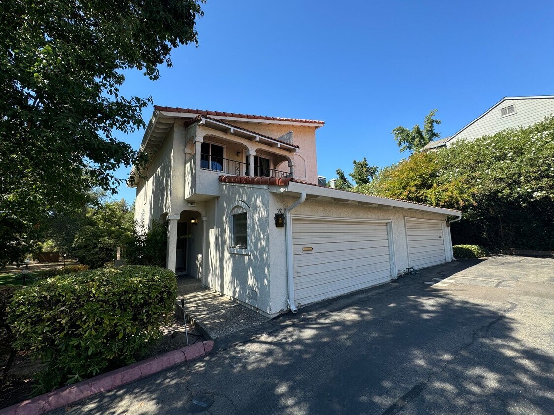 Foto principal - 3 Bed / 2.5 Bath | Citrus Heights Home Ava...