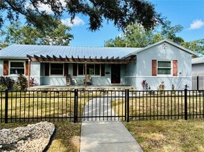 Building Photo - 515 34th Ave NE Building Photo - 515 34th Ave NE