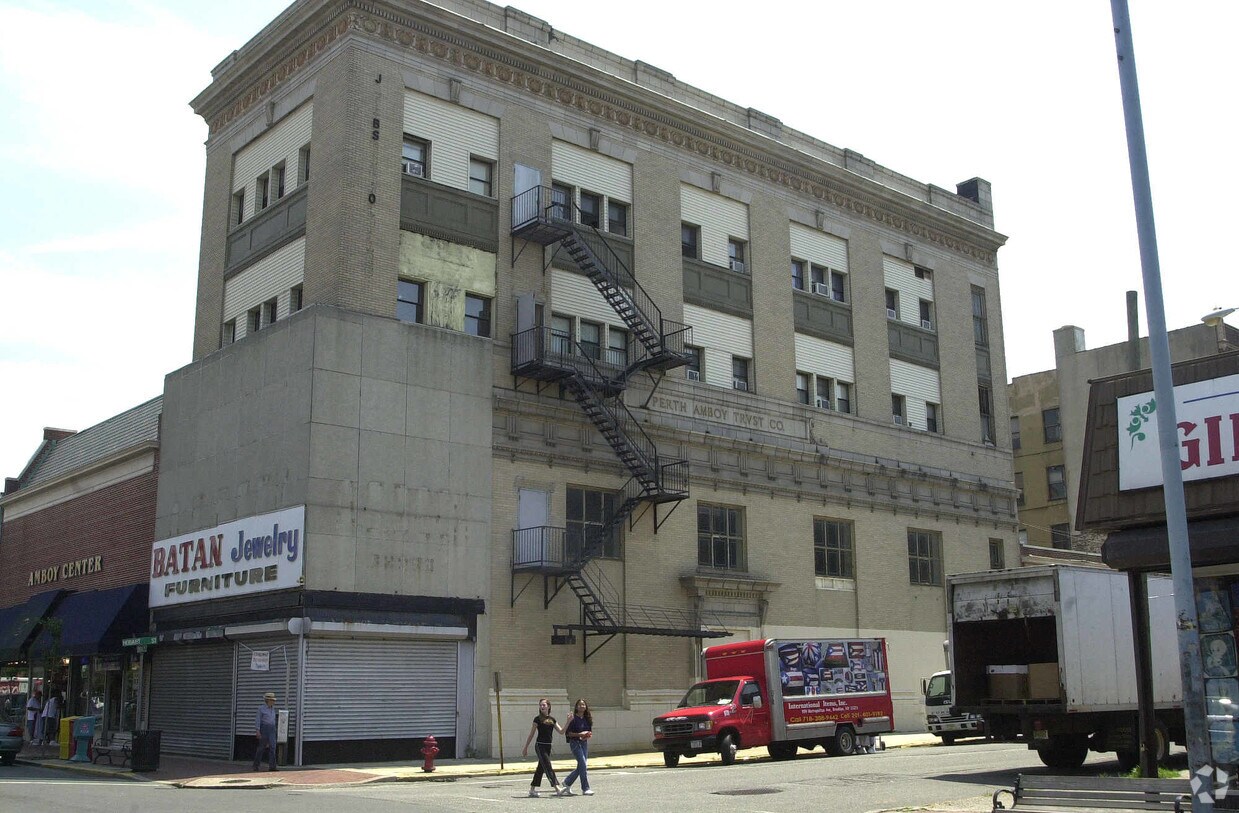 Primary Photo - 147 Smith St