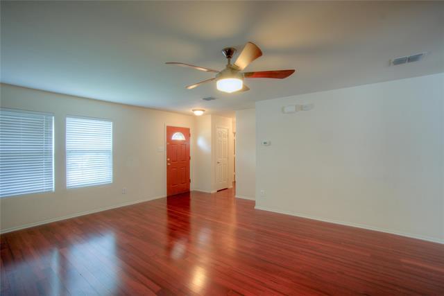 Foto del edificio - 1305 Red River Ln