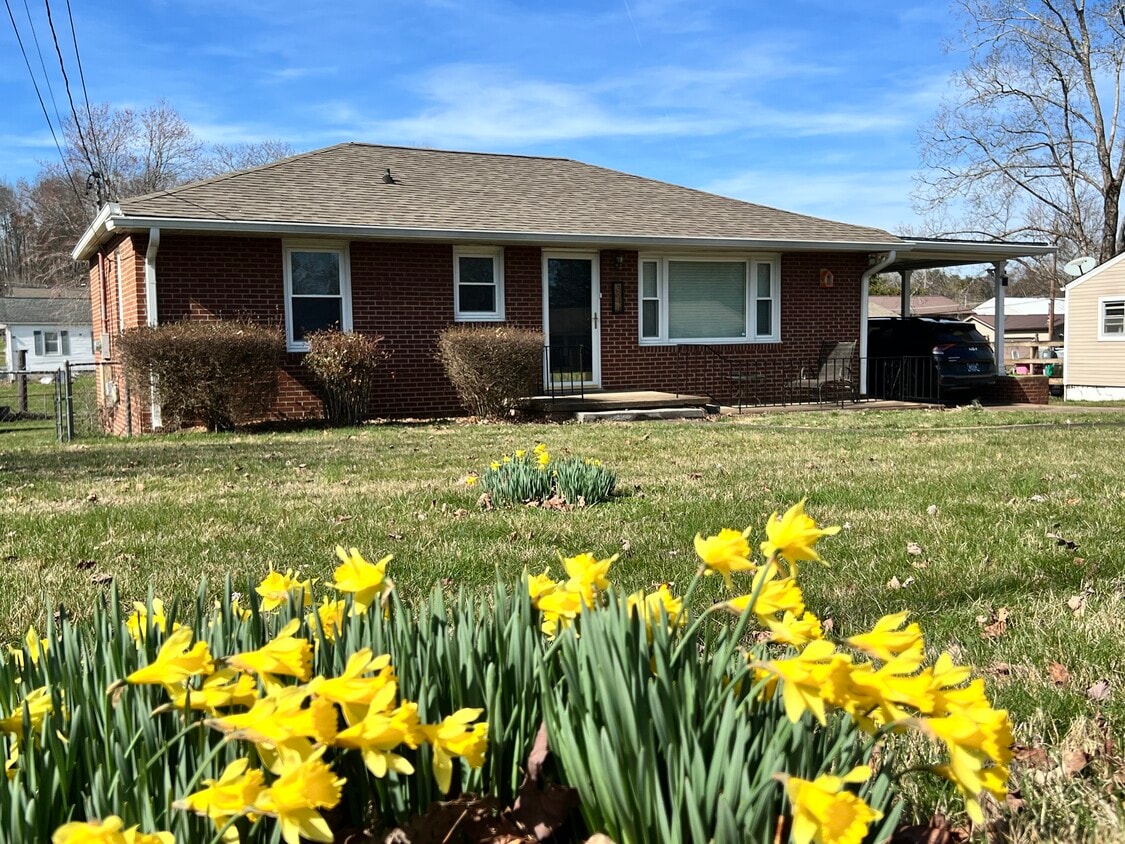 Primary Photo - 617 Centeroak Dr