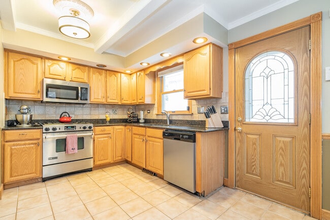 Building Photo - 405 S Dryden Pl