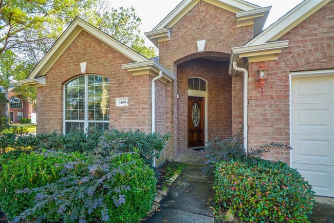 Building Photo - 4914 Surrey Park Cir