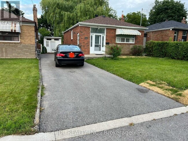 Building Photo - 33 Glenshephard Dr